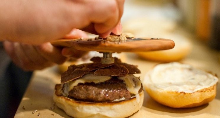 HAMBURGER À LA TRUFFE ET REGGIANO PARMIGIANO